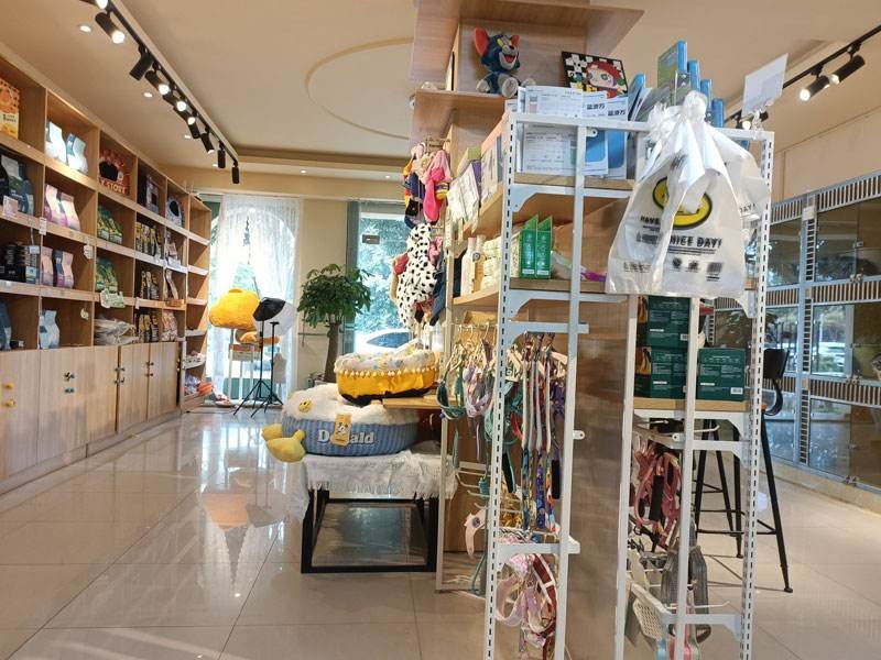 Pet Stores & Brand Owners