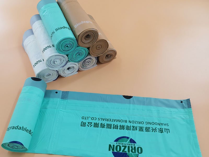 绿色狗便袋和包装